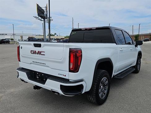 Used 2024 GMC Sierra 1500 AT4 w/ Technology Package AWD/4WD image 5
