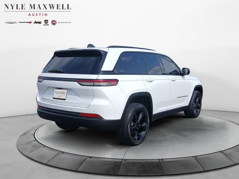 Used 2023 Jeep Grand Cherokee Altitude RWD image 16