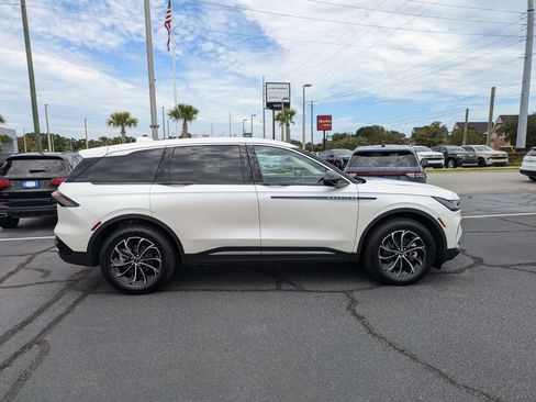 New 2026 Lincoln Nautilus Premier AWD/4WD image 3