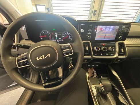 Used 2022 Kia Sorento LX FWD image 5