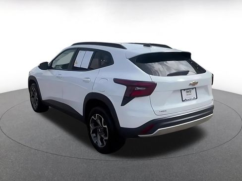 Used 2025 Chevrolet Trax LT w/ LT Convenience Package FWD image 10
