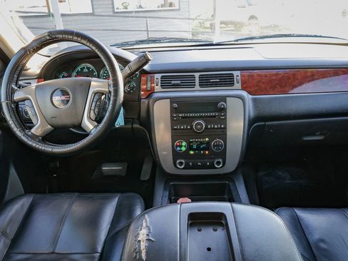 Used 2011 GMC Yukon XL SLT AWD/4WD image 23
