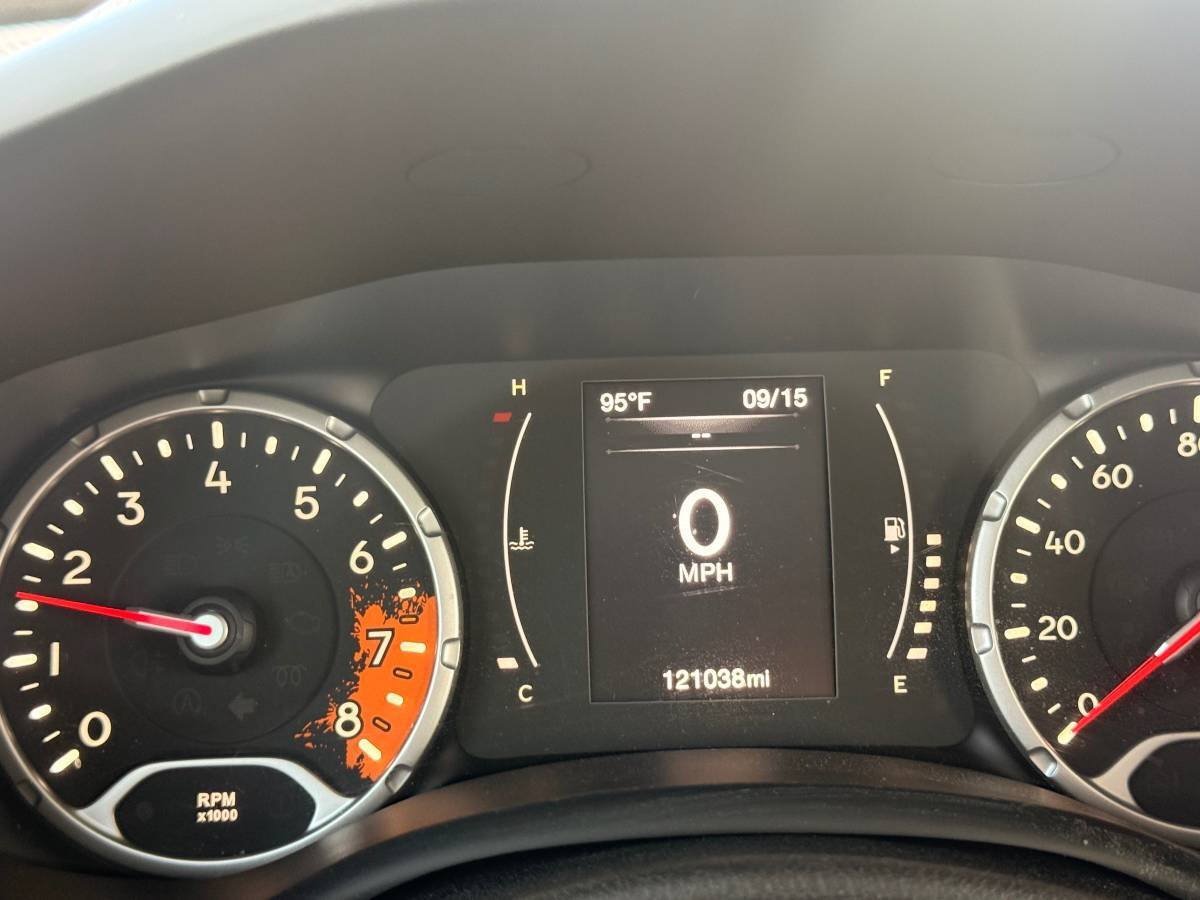 Used 2016 Jeep Renegade Latitude w/ Cold Weather Group AWD/4WD image 8