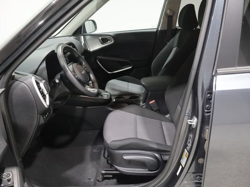 Used 2024 Kia Soul LX w/ Option Group 015 FWD image 10