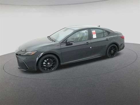 New 2026 Toyota Camry SE image 2