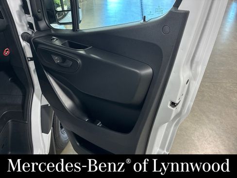 Used 2025 Mercedes-Benz Sprinter 2500 image 17