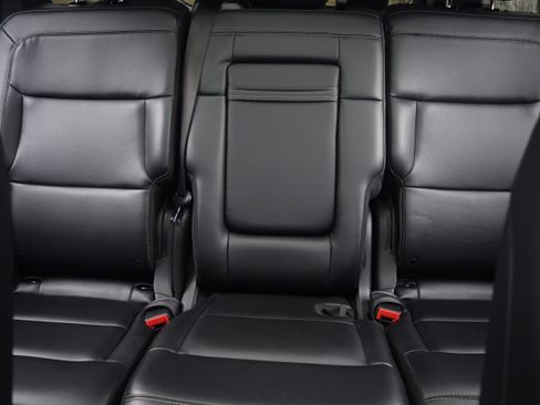 Used 2022 Ford Explorer XLT w/ Equipment Group 202A image 16