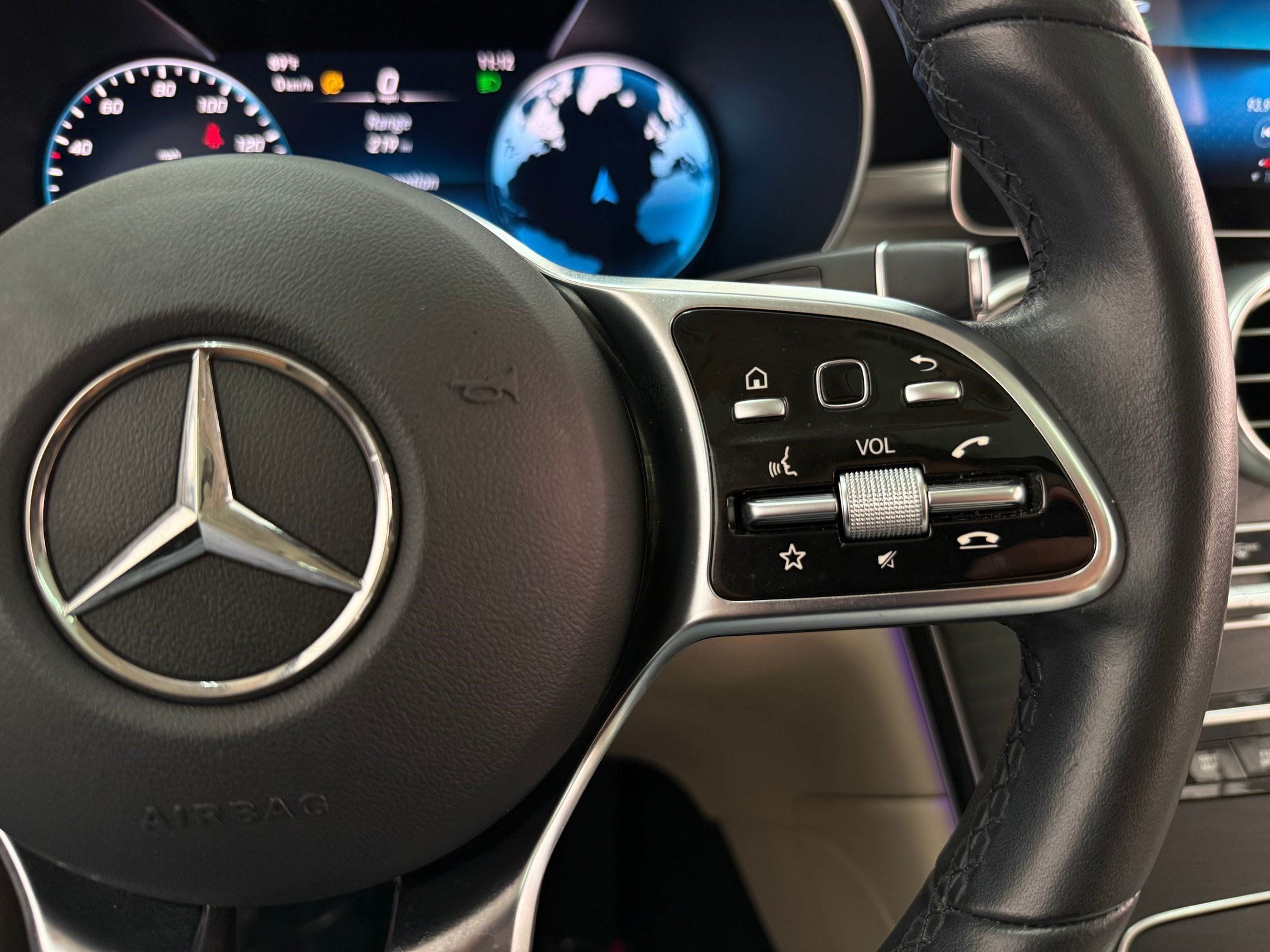 Used 2023 Mercedes-Benz GLC 300 4MATIC Coupe image 14