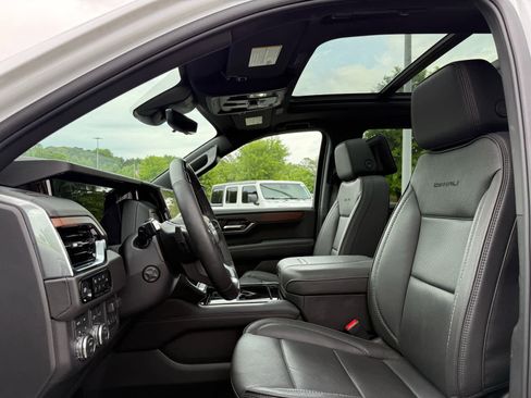 Used 2025 GMC Yukon Denali w/ Denali Reserve Package AWD/4WD image 22