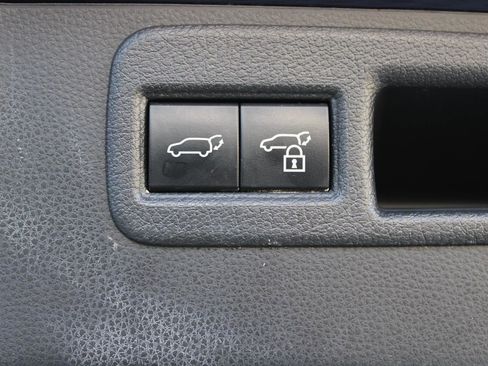 Used 2023 Toyota Venza XLE image 30