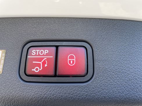 New 2026 Mercedes-Benz GLC 300 image 12