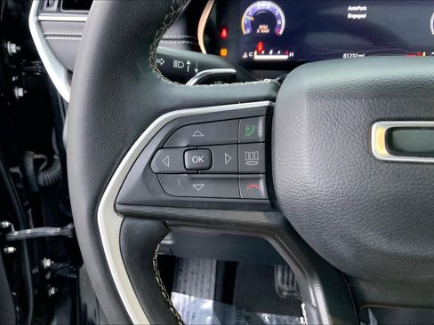 Used 2023 Jeep Grand Cherokee L Laredo image 23