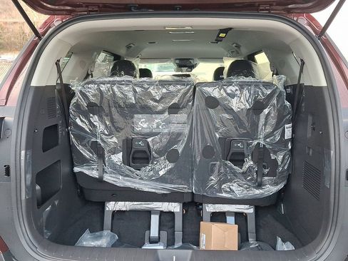 New 2026 Kia Carnival FWD image 16