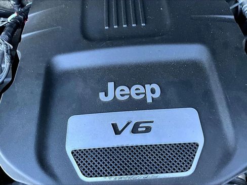 Used 2015 Jeep Wrangler Sport image 28