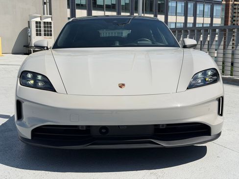 Used 2025 Porsche Taycan RWD image 10