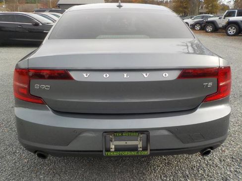 Used 2018 Volvo S90 T5 Momentum image 4