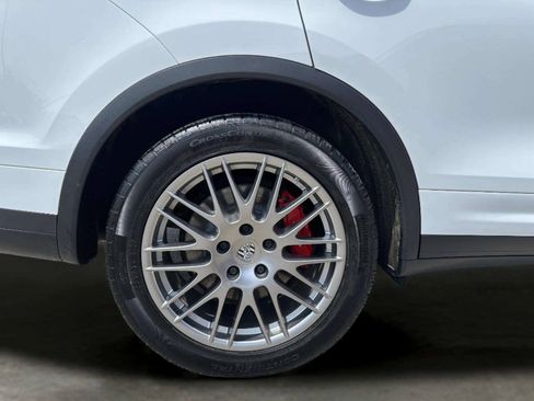 Used 2015 Porsche Cayenne Turbo AWD/4WD image 46