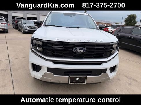 Used 2025 Ford Expedition Platinum AWD/4WD image 7