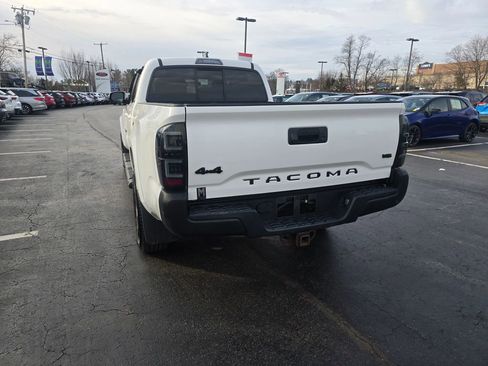 Used 2017 Toyota Tacoma SR5 w/ Tow Package image 5