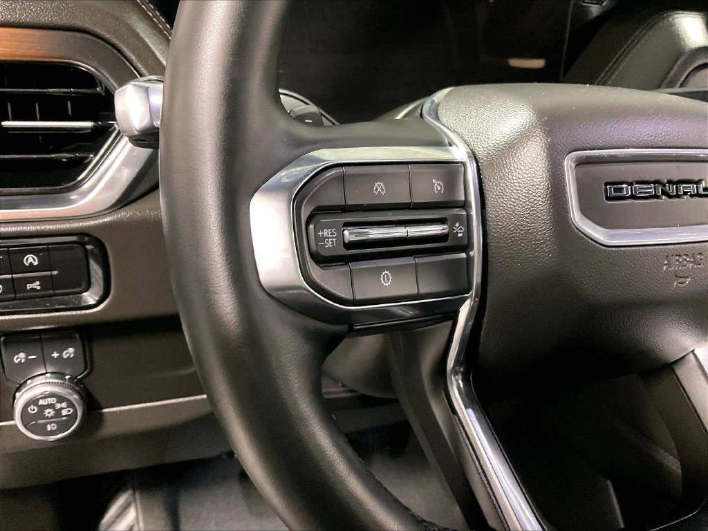 Used 2025 GMC Yukon Denali AWD/4WD image 23