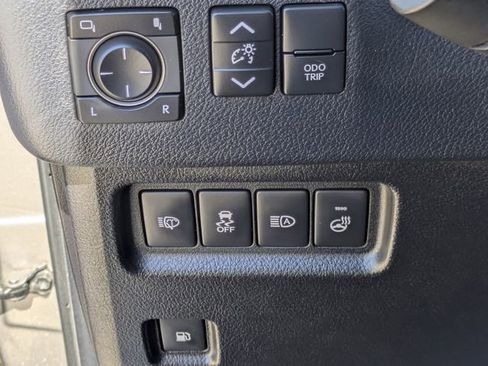 Used 2022 Lexus GX 460 Premium w/ Premium Package image 24