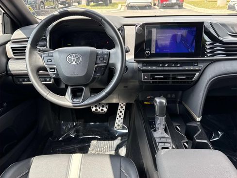 Used 2025 Toyota Camry SE FWD image 8