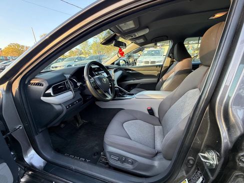 Used 2020 Toyota Camry LE image 9