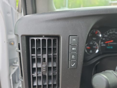 Used 2024 Chevrolet Express 2500 w/ Driver Convenience Package RWD image 18