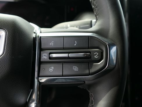 Used 2025 GMC Yukon XL Denali RWD image 14