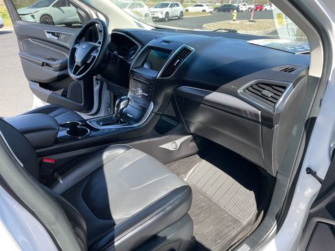 Used 2018 Ford Edge Titanium w/ Equipment Group 302A AWD/4WD image 16