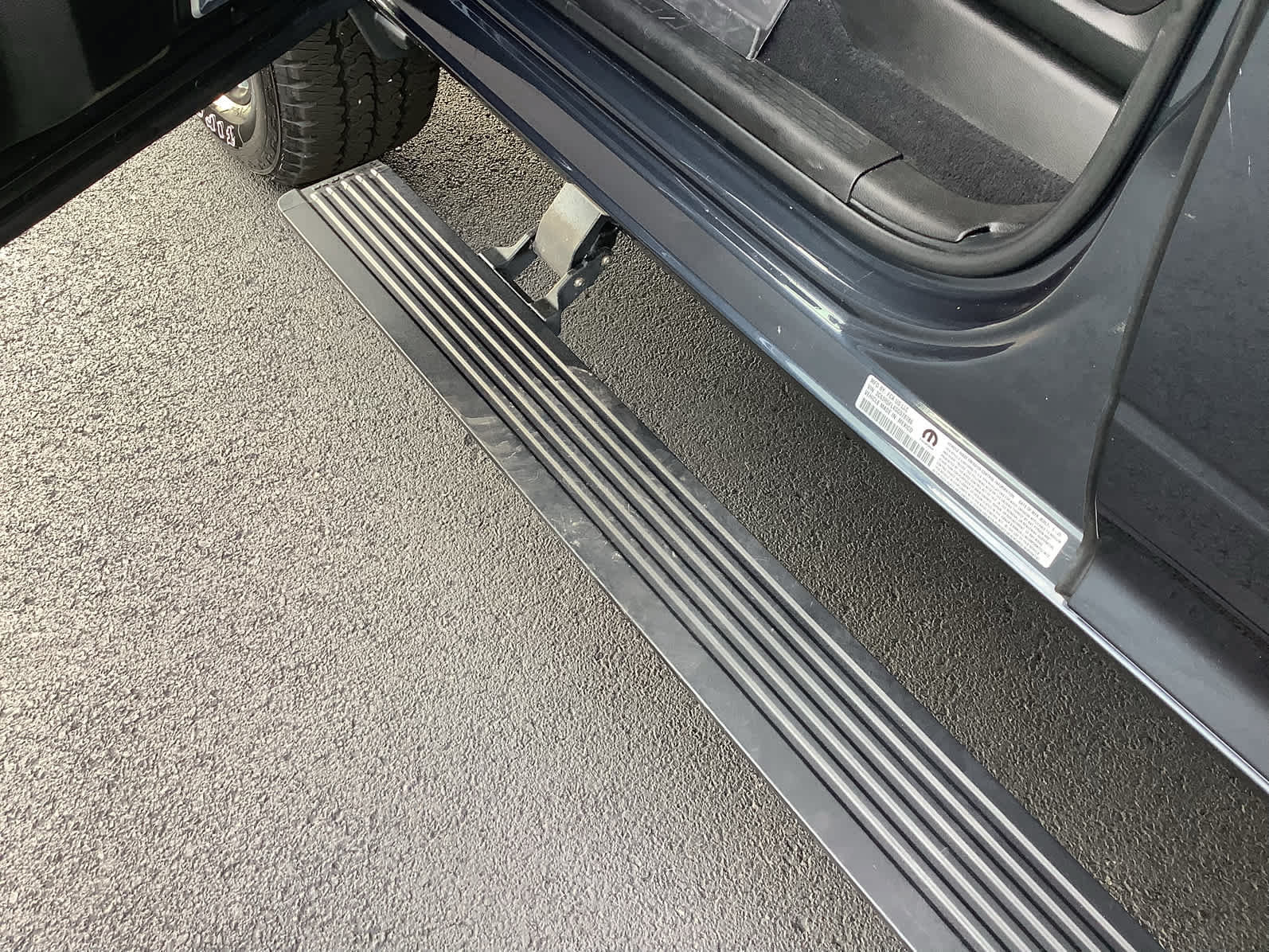 Used 2025 RAM 2500 Laramie AWD/4WD image 10