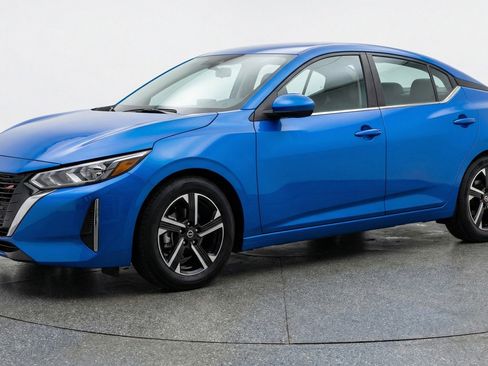 Used 2025 Nissan Sentra SV image 3