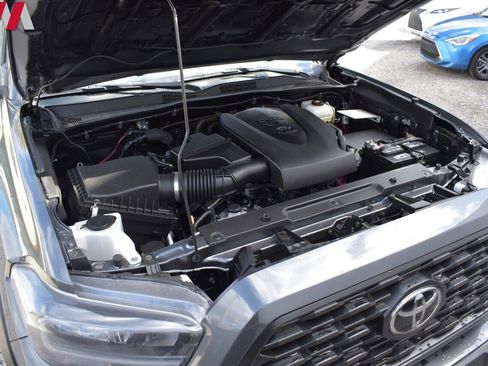 Used 2020 Toyota Tacoma TRD Off-Road w/ TRD Premium Off Road Package AWD/4WD image 33