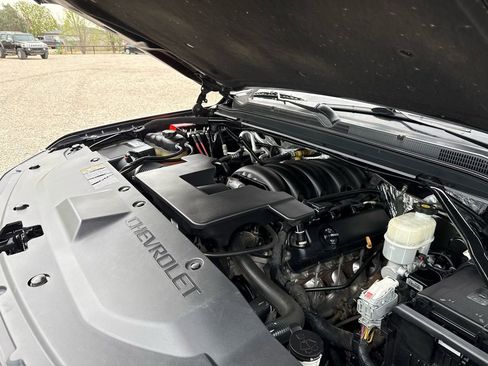 Used 2018 Chevrolet Suburban Premier image 40