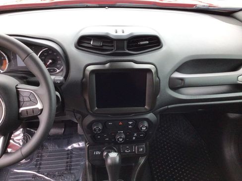 Used 2023 Jeep Renegade Latitude AWD/4WD image 13