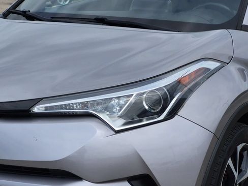 Used 2019 Toyota C-HR XLE FWD image 11