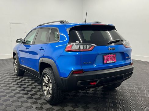 Used 2021 Jeep Cherokee Trailhawk w/ Comfort/Convenience Group AWD/4WD image 3