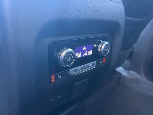 Used 2024 GMC Acadia AT4 w/ Luxury Package image 31