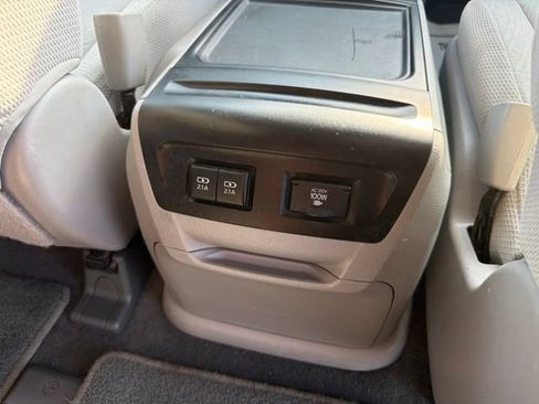 Used 2018 Toyota Sienna LE w/ Carpet Mat Package AWD/4WD image 18
