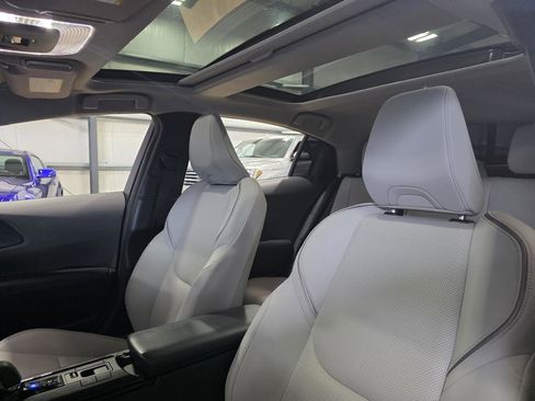 Used 2024 Toyota Prius Limited w/ Limited Premium Package FWD image 11