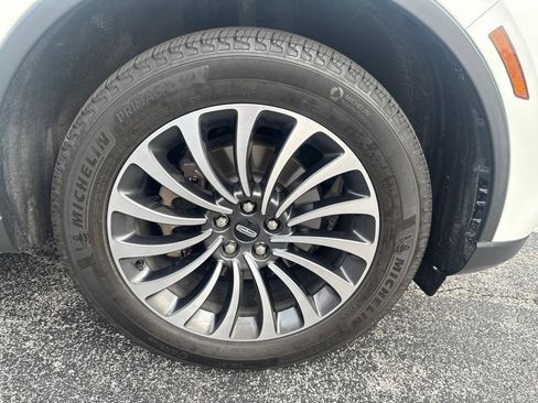Used 2023 Lincoln Aviator AWD w/ Premium Package image 42