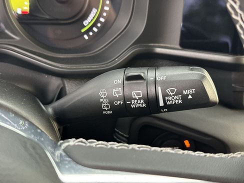 Used 2025 Jeep Wrangler Unlimited Sahara AWD/4WD image 32