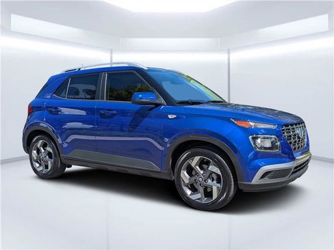 Certified 2025 Hyundai Venue SEL FWD image 1