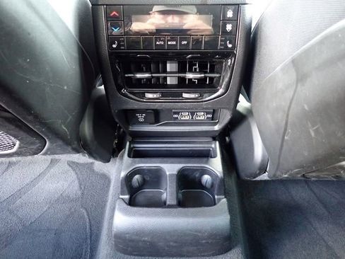 Used 2023 Jeep Grand Cherokee L Limited AWD/4WD image 16
