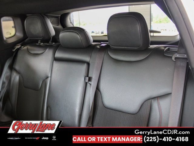 Used 2025 Jeep Compass Trailhawk AWD/4WD image 18
