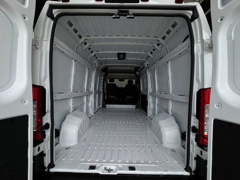 Used 2025 RAM ProMaster 2500 w/ Convenience Group FWD image 18