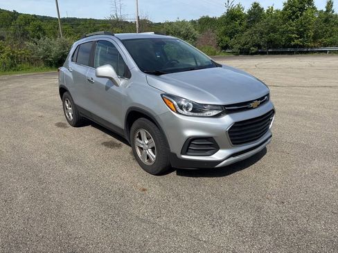 Used 2019 Chevrolet Trax LT w/ LT Convenience Package AWD/4WD image 1