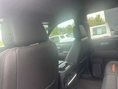 Used 2023 GMC Sierra 1500 AT4 w/ Technology Package AWD/4WD image 9