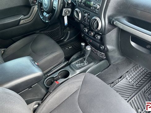 Used 2018 Jeep Wrangler Unlimited Sport S image 19