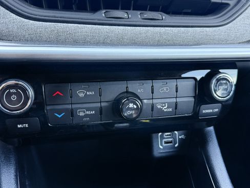 Used 2022 Jeep Compass Latitude image 8